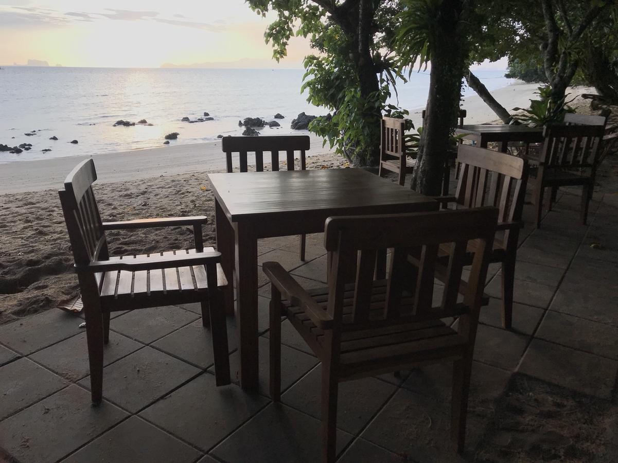 Paradise Beachfront Bungalows Hotel Koh Kradan Exterior photo